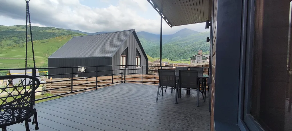 Коттедж с видом на горы и террасой