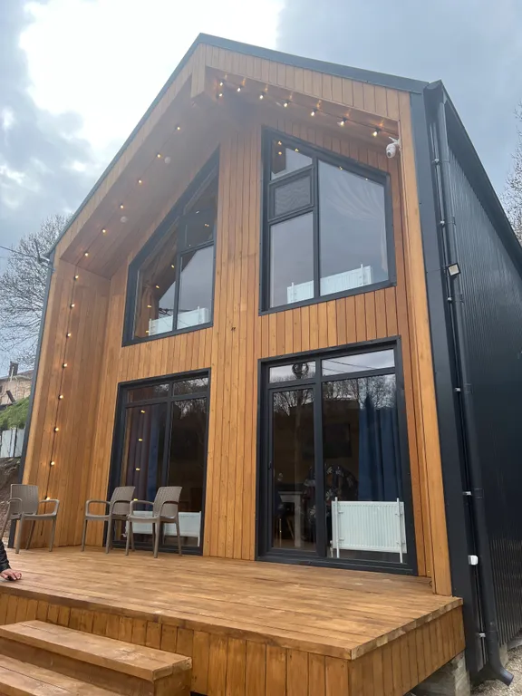 Барн хаус с видом на речку и бассейном