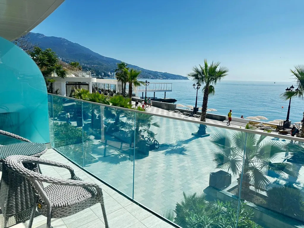 Просторный апартамент с видом на море