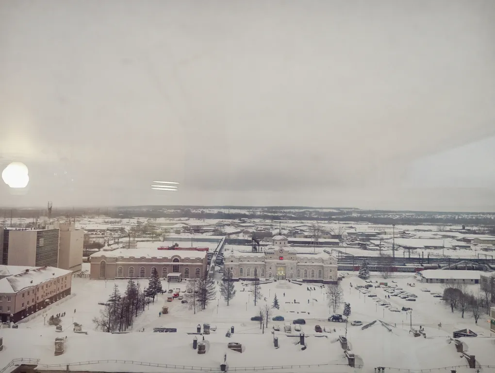 Квартира с видом на железнодорожный вокзал