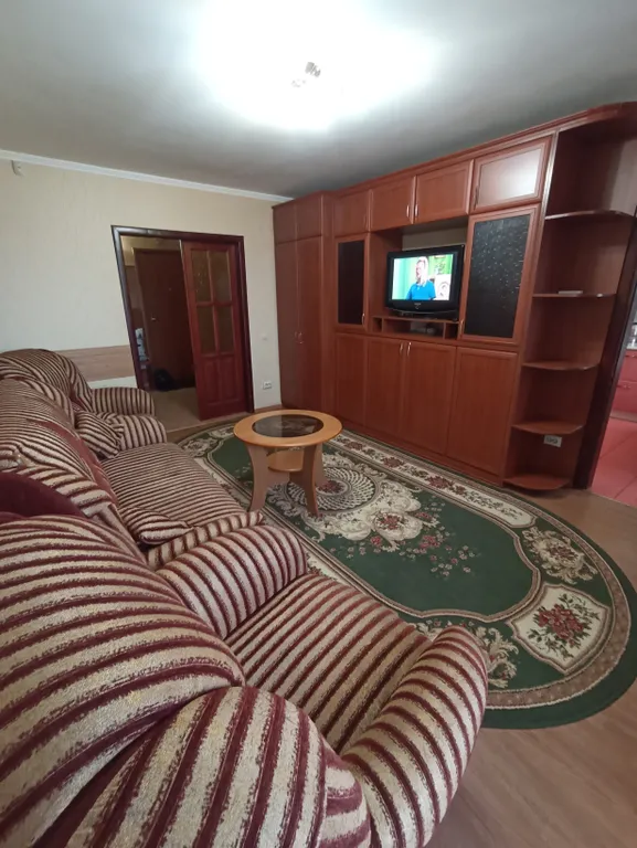 2-комнaтная квaртира в центpе Cимферополя (пaрк Tренeвa)