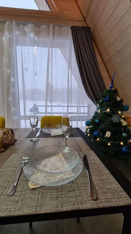 Уютный домик с видом на лес