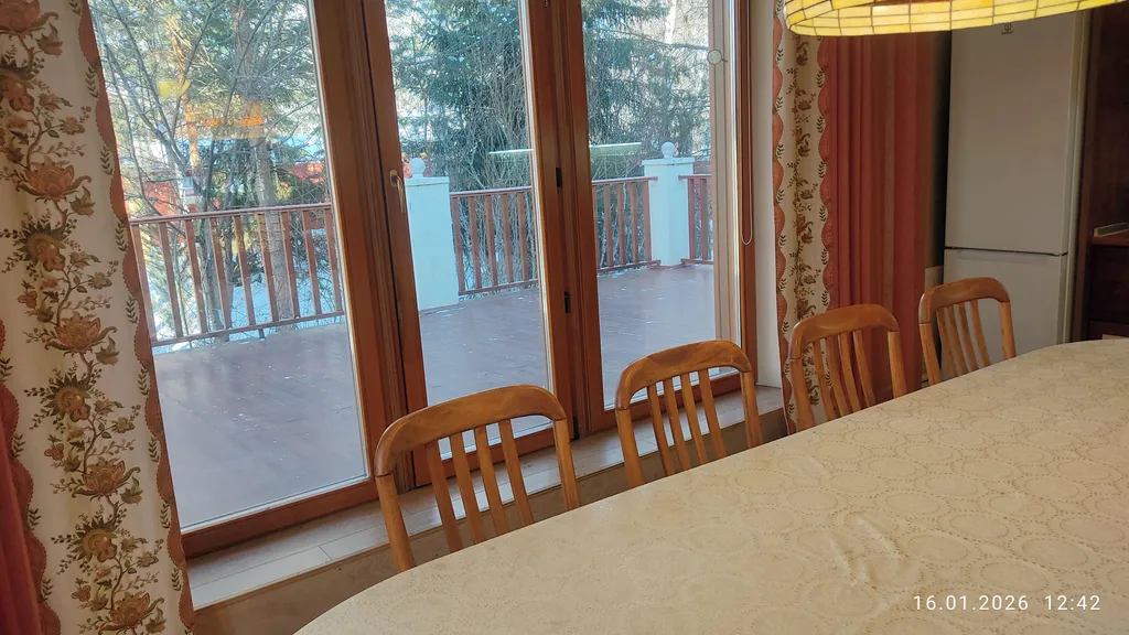 Уютный дом на опушке леса