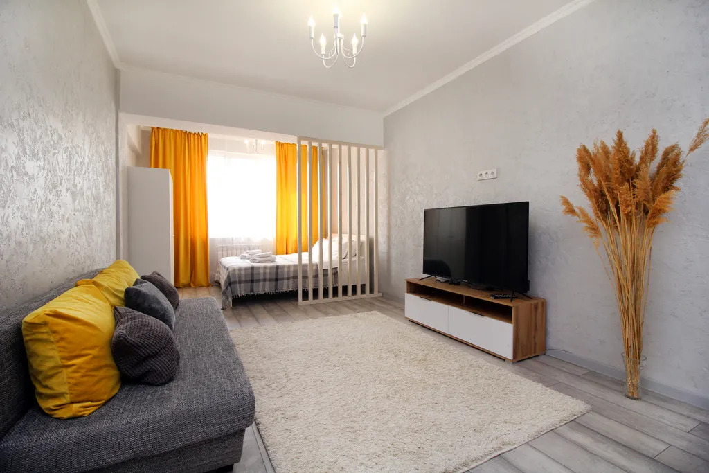 Квартира Студия, центр, с ярким акцентом — Алматы