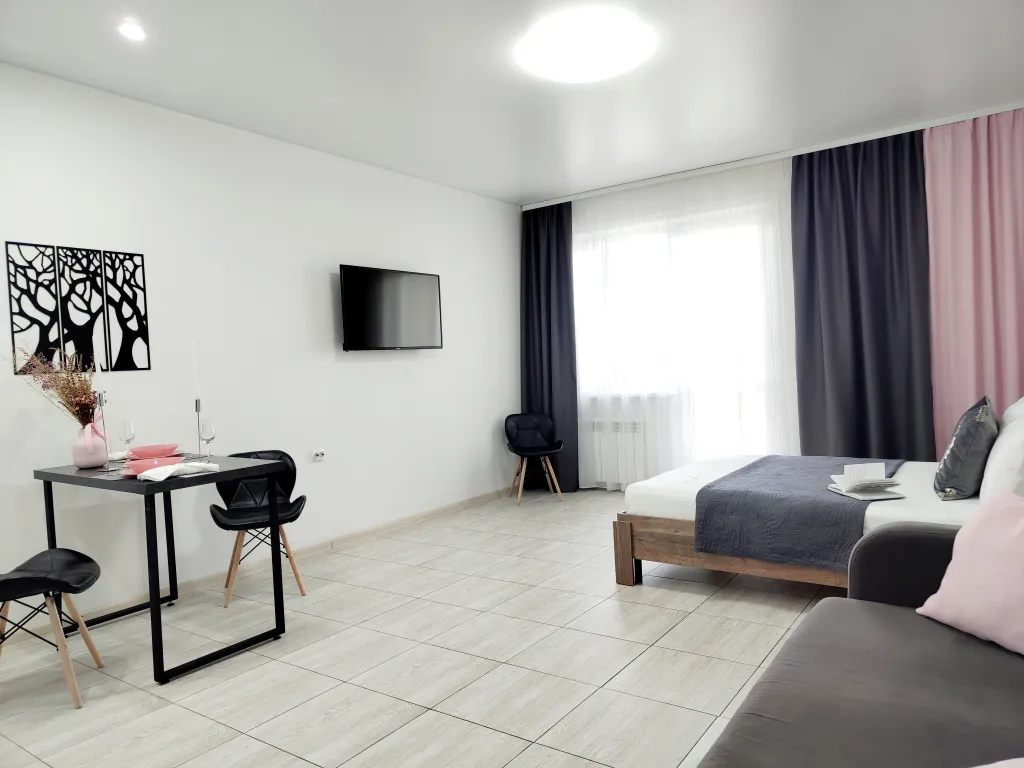 Студия с обзорным видом на город