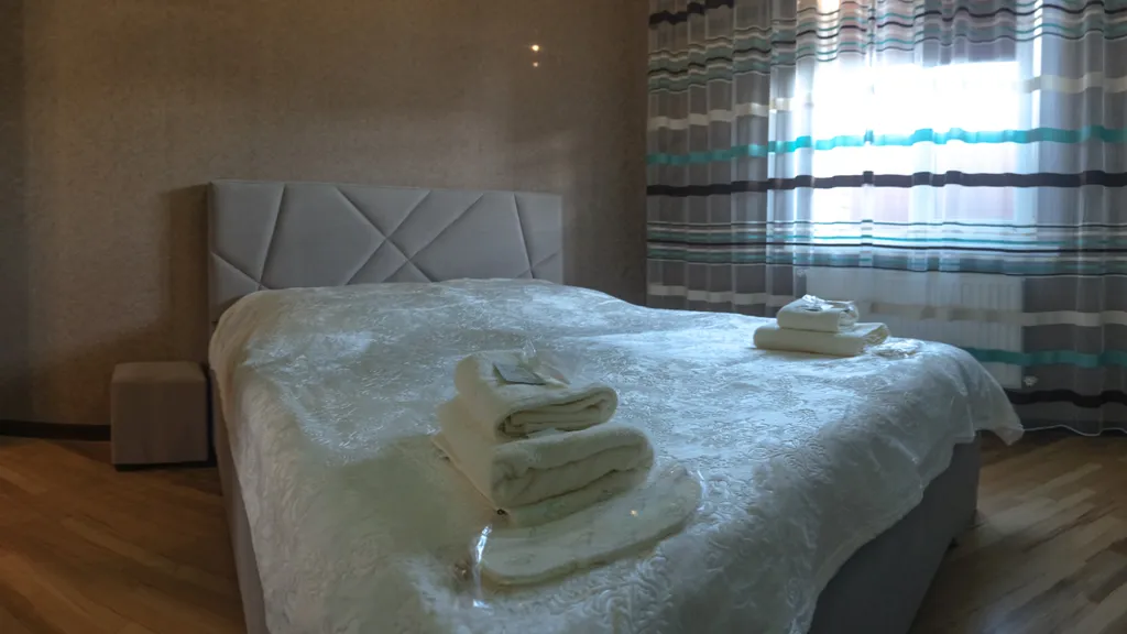 Большой дом с бассейном