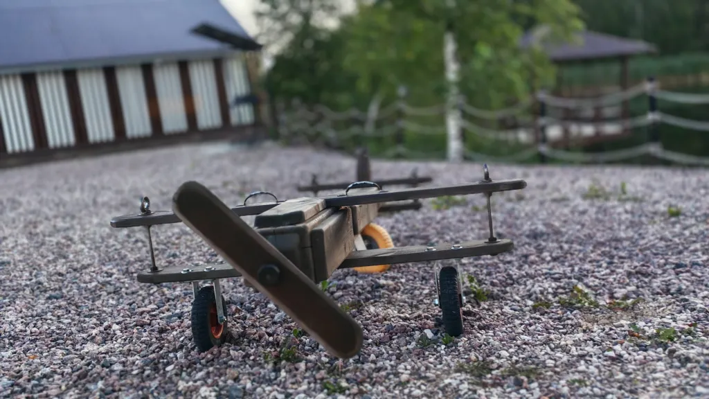 Дома и бани на берегу озера