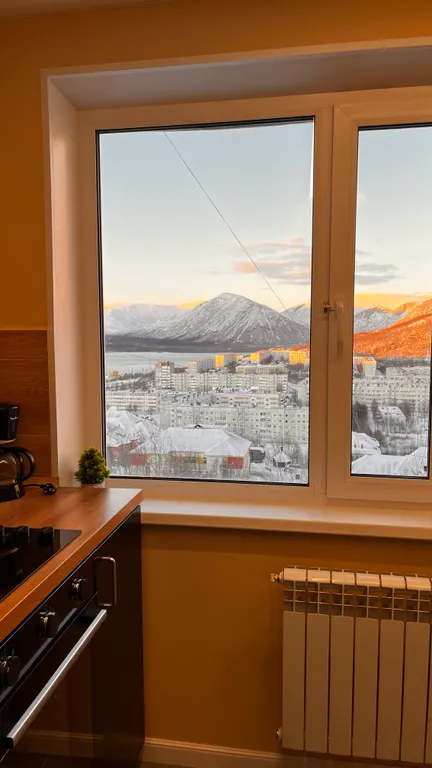 Квартира с потрясающим видом на город, горы и озеро