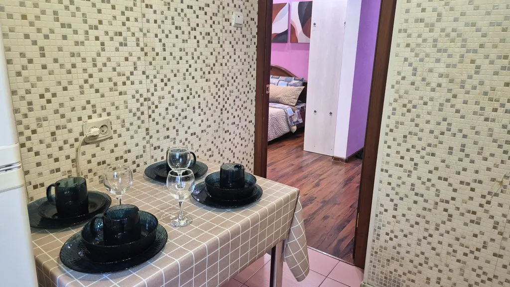 Двухкомнатная хорошая квартира в центре города