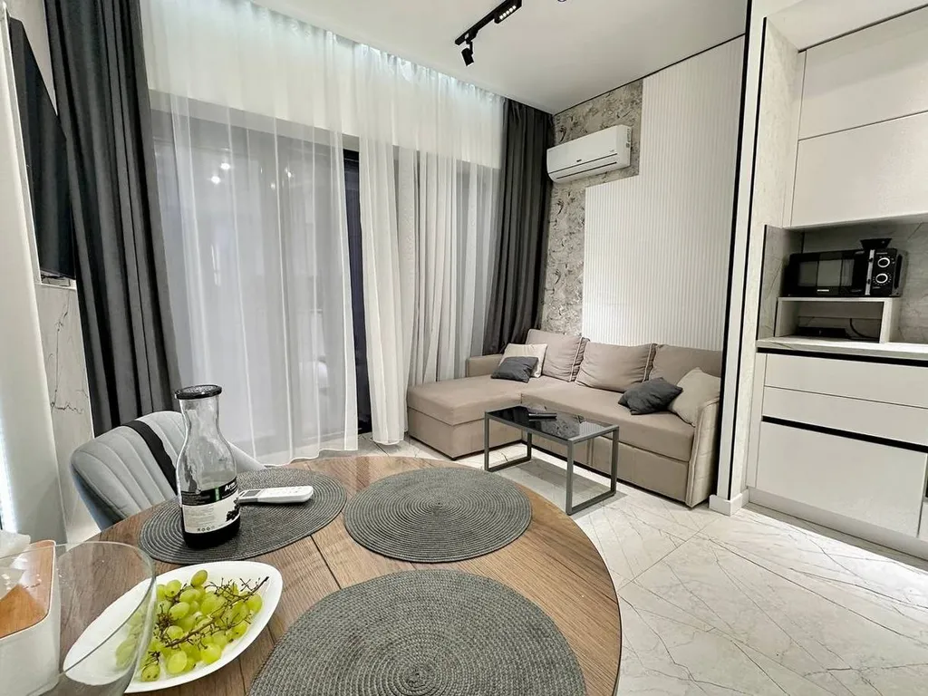 Двухкомнатные апартаменты с прямым видом на море и роскошной террасой