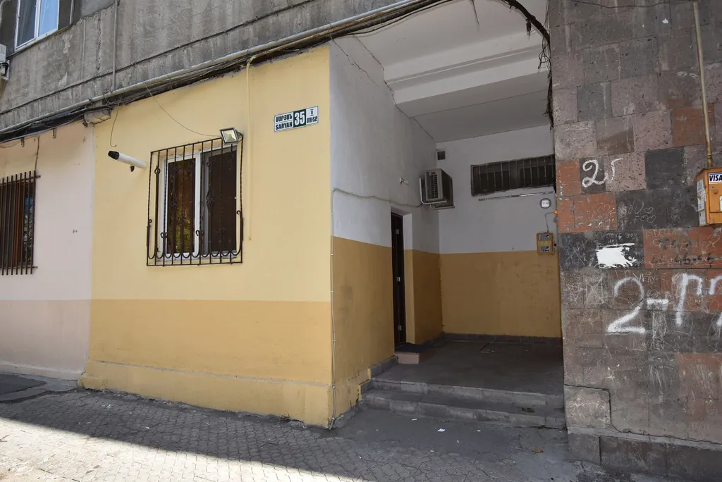 Apartment in Saryan street