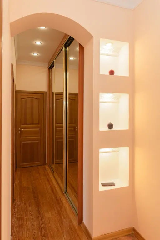 Добротная квартира в самом центре Омска с большими кроватями