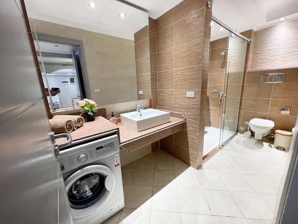 Новая квартира с видом на море в центре