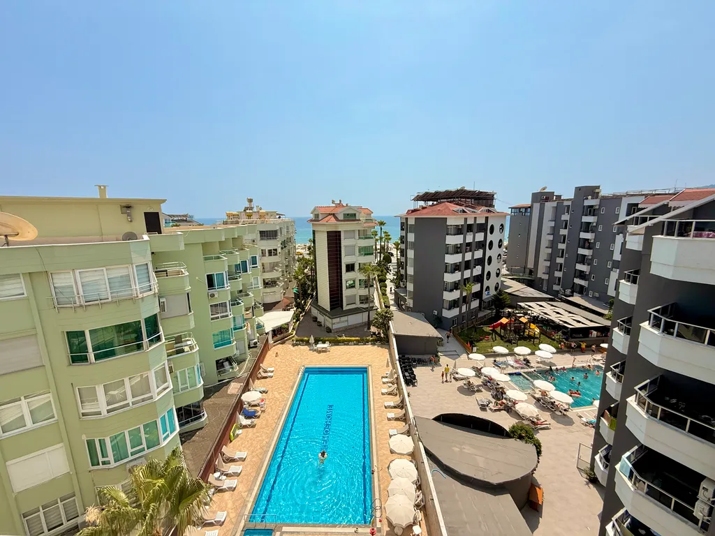 Двухуровневые апартаменты с видом на море и горы