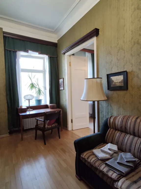 Квартира Квартира с видом на фонтан и анфиладой из трех комнат в центре города — Санкт-Петербург