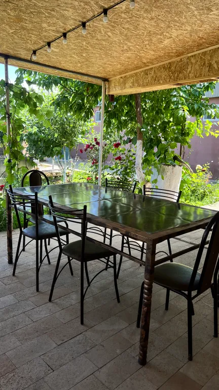 Домик чуть дальше набережной