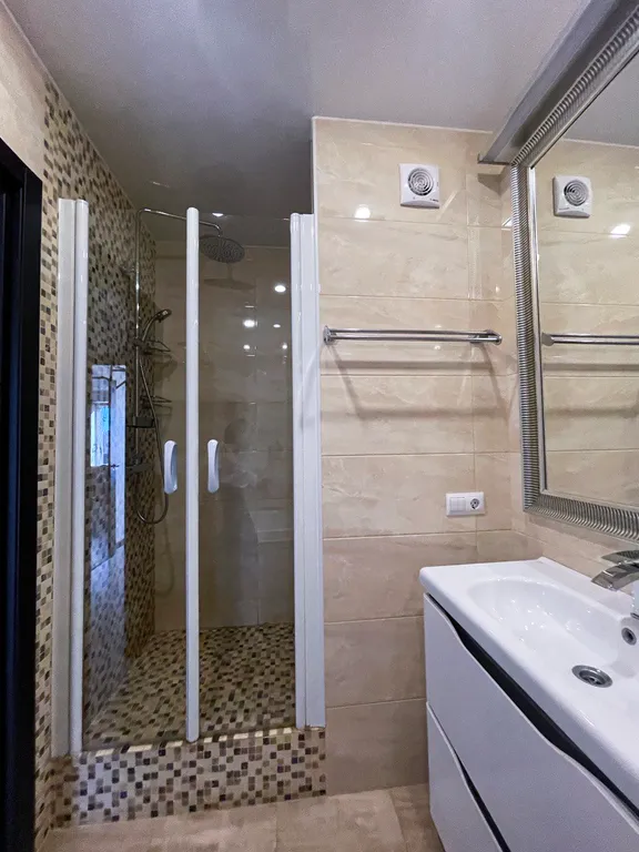 Трехкомнатная квартира на Парнасе