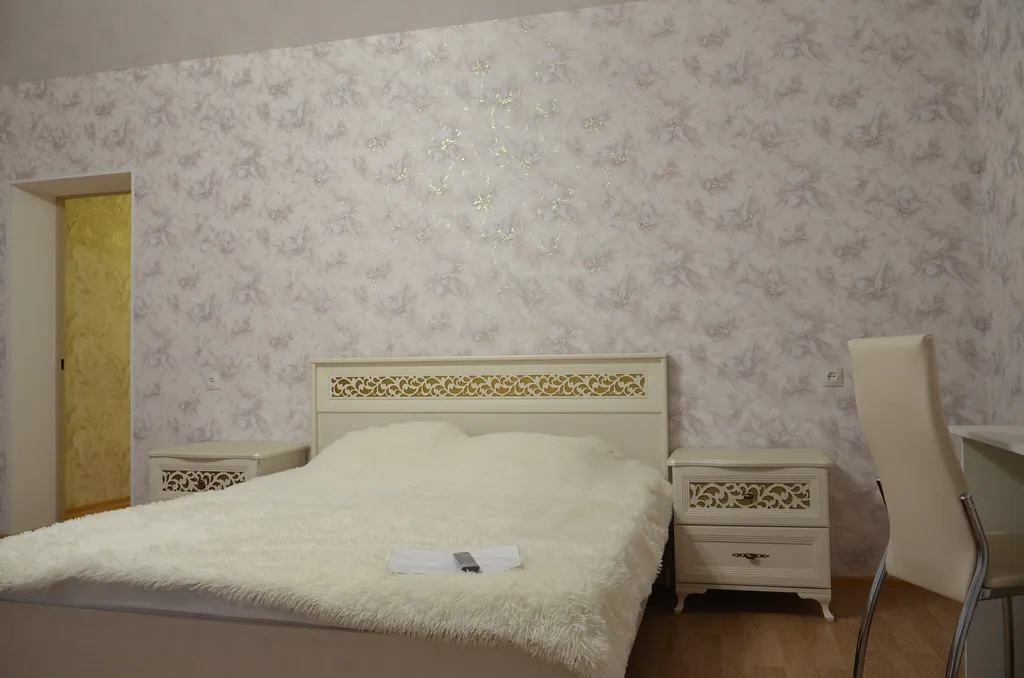 Пол дома с отдельным входом и двором