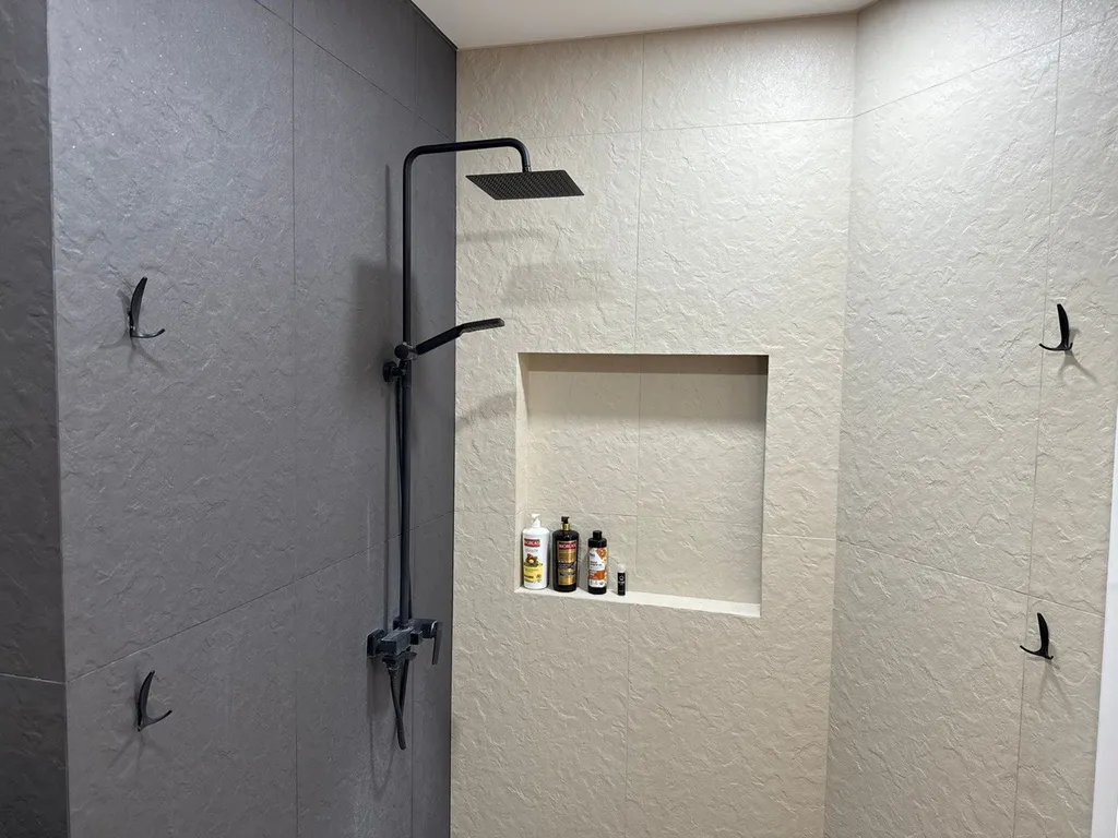 Дизайнерская квартира с прямым видом на море в премиальном комплексе