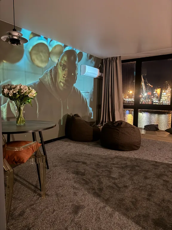 Лофт с видом на реку и порт