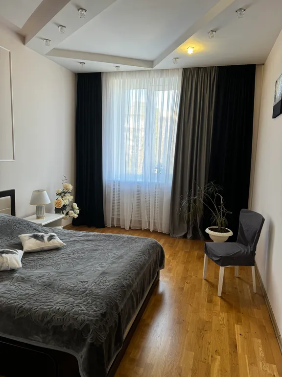 Красивая трёхкомнатная квартира в центре с видом на площадь