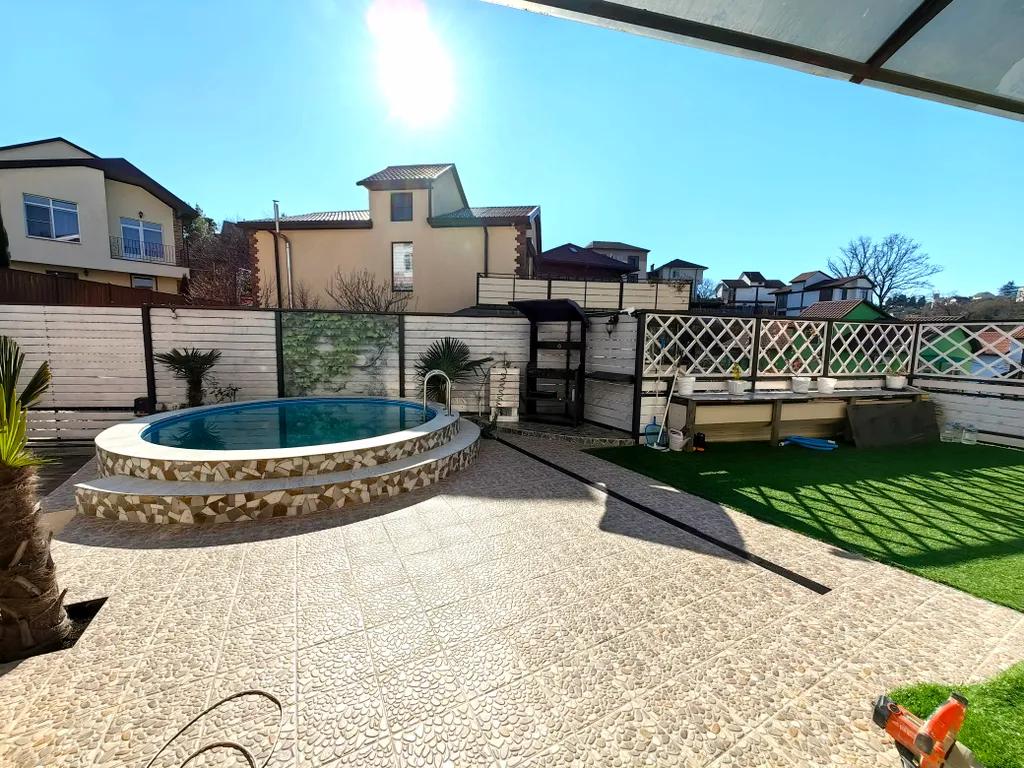 Квартира Квартира Уютная студия в частном доме с бассейном и мангальной зоной — Сочи