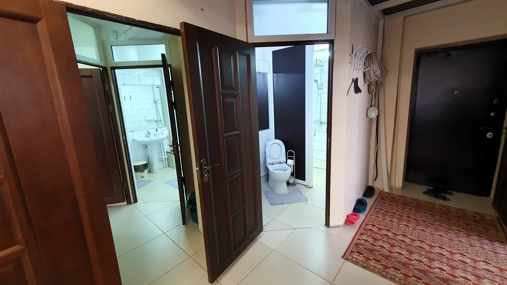 Зал и три изолированные спальни