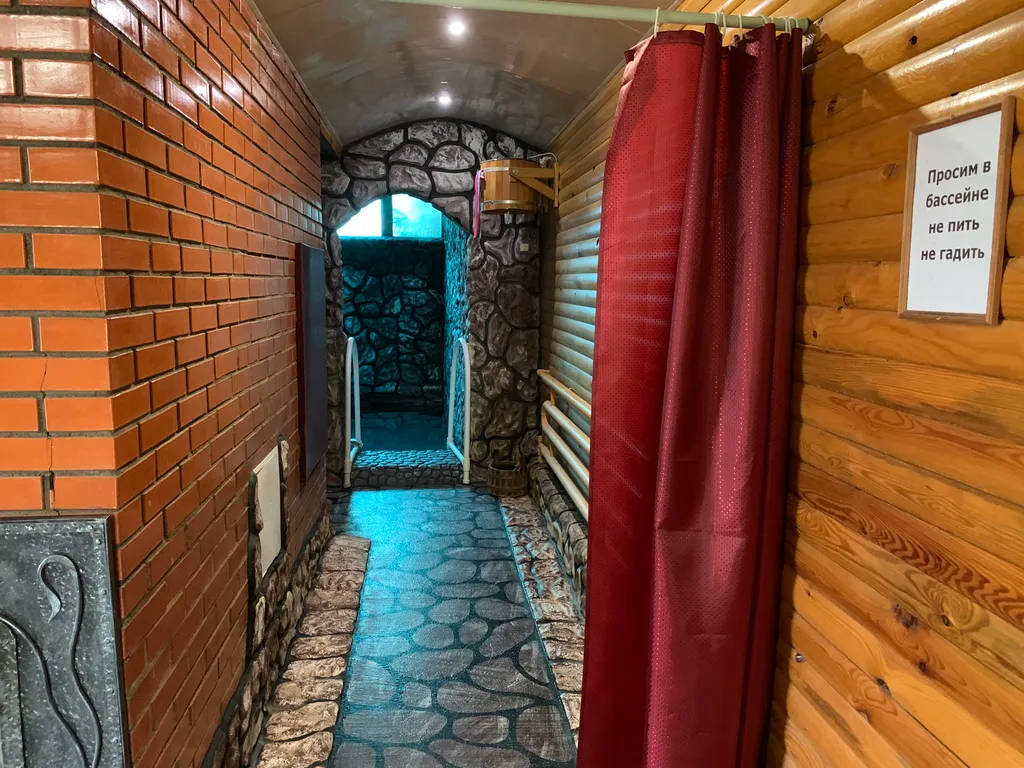 Просторный дом с баней и бассейном