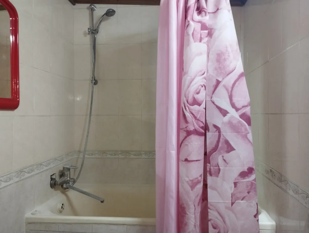 Коттедж Двухкомнатная в частном доме, рядом с морем и недалеко от центра — Ялта