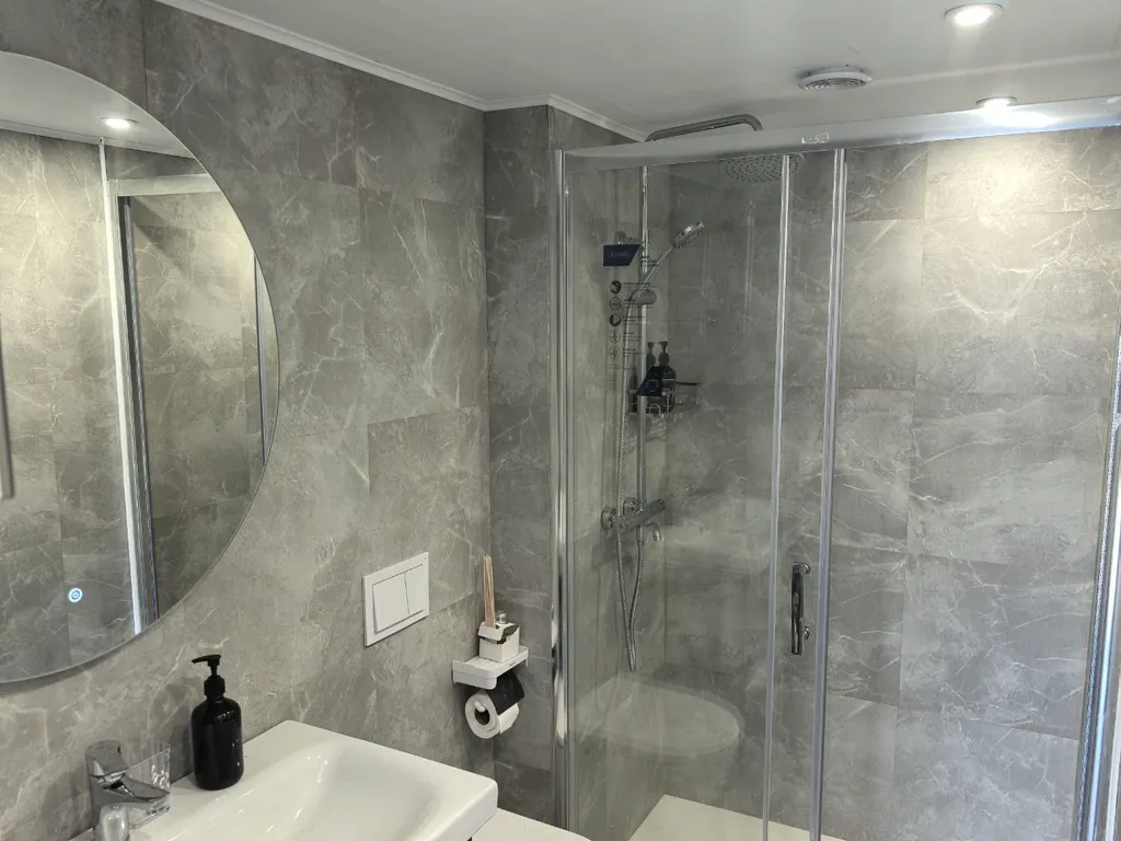 Купольный дом Атлантика с террасой и видом на озеро