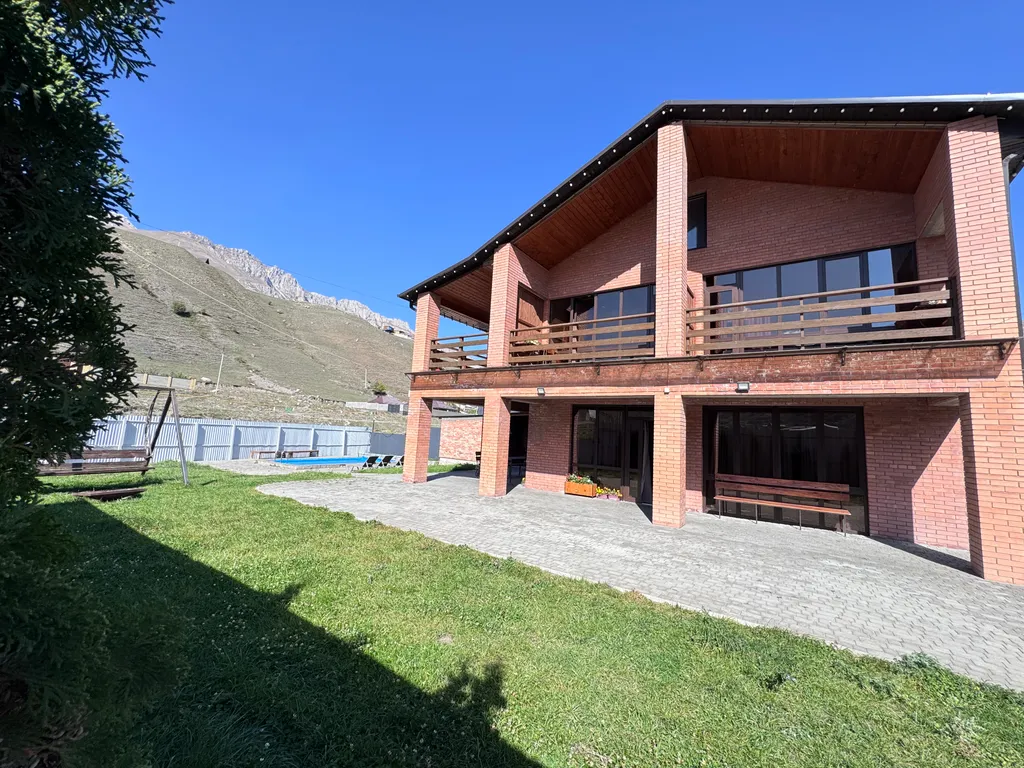 Уютный дом с видом на горы и тёплым бассейм fiagdonrelax