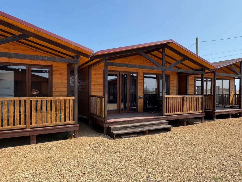 Коттедж Гостевой комплекс Голден Хаус на первой береговой линии — аренда посуточно в Мирный