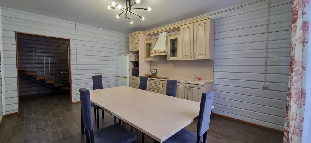 Дом по соседству с вотчиной Деда мороза