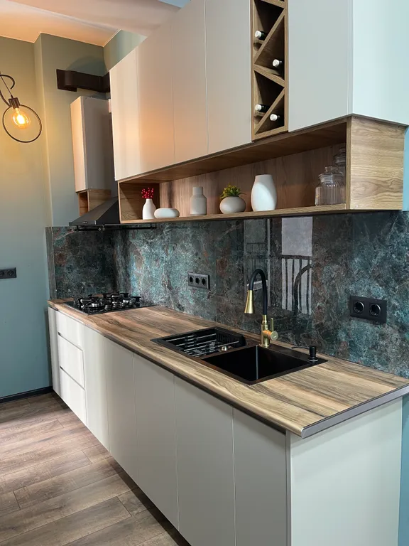 Stylish apartment with mountain and metro views