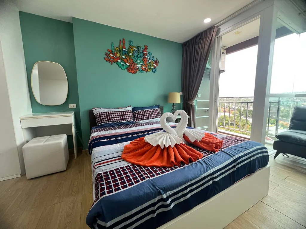 Студия после ремонта с потрясающим видом в центре Каты