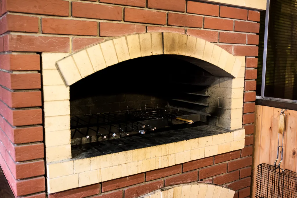 Дом в лесу с бассейном и баней