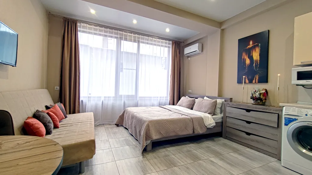 Идеальная и комфортная студия в центре красной поляны. Большое окно