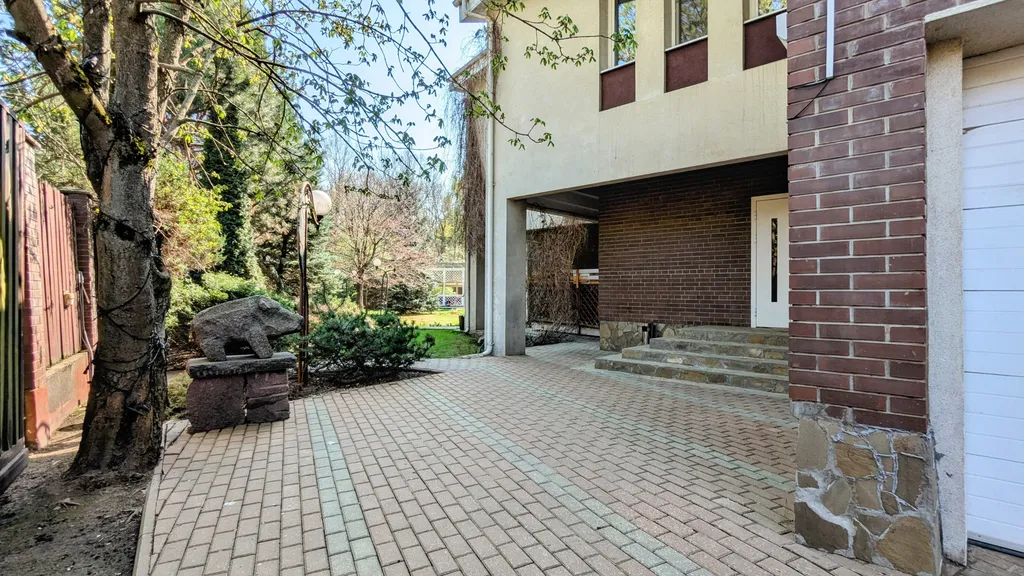 Дом с бассейном в 3 километрах от МКАД