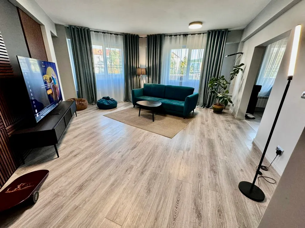 Апартаменты 100 кв.м на проспекте Победы, 7