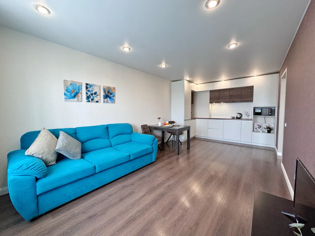 Стильная 2-комнатная квартира-студия в новом доме на берегу реки Вятка