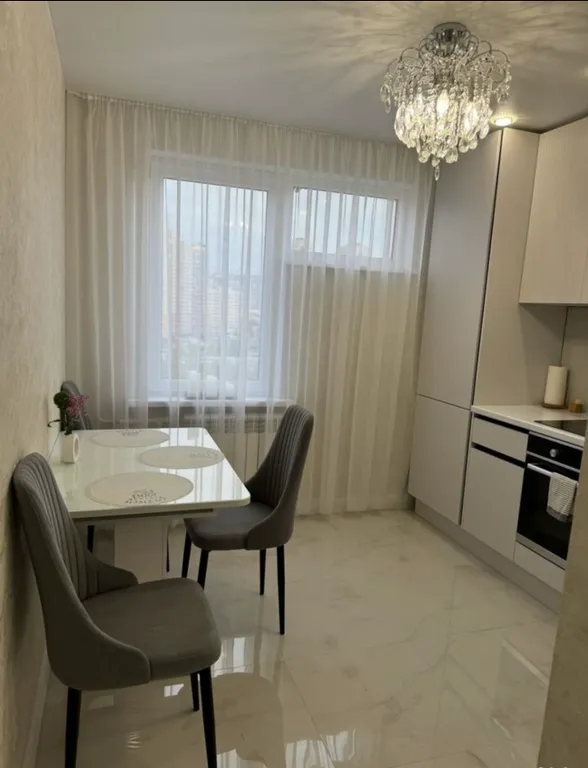 Большая, светлая трёхкомнатная квартира