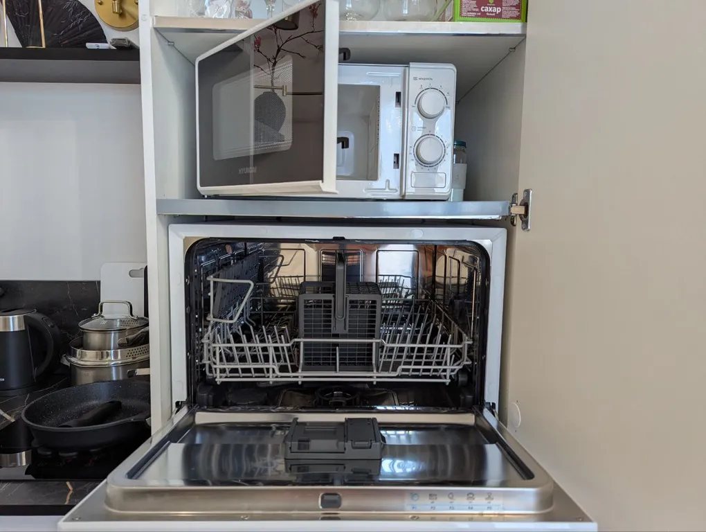 Студия с панорамным окном, видом на Северные закаты, Чумаровка 2 минуты