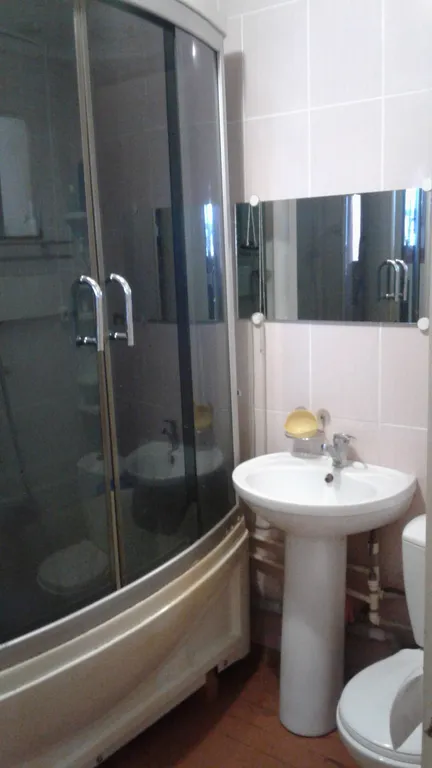 Уютный просторный дом с верандой в тихом месте