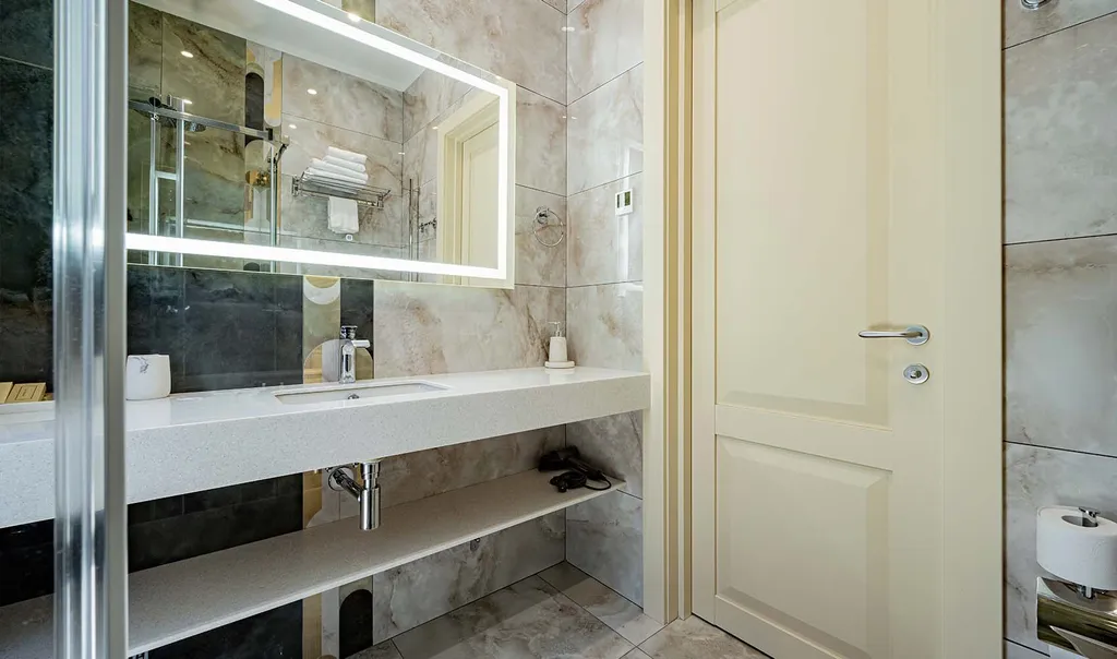 Полулюкс с выходом к бассейну и террасой