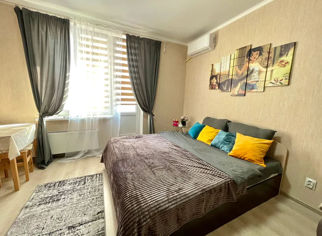 Квартира с кроватью и с диваном