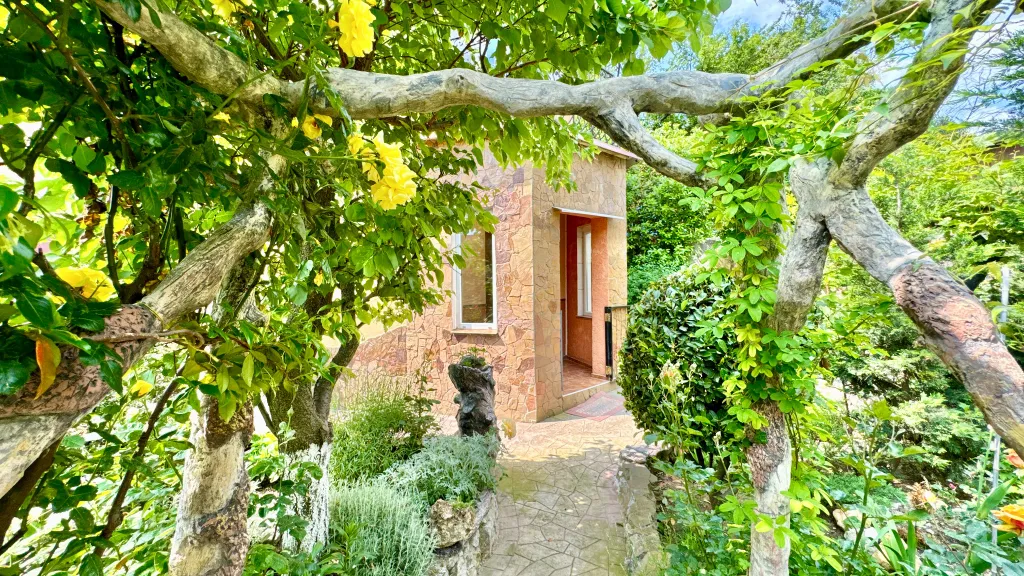 Домик с садом в Кореизе возле ялты