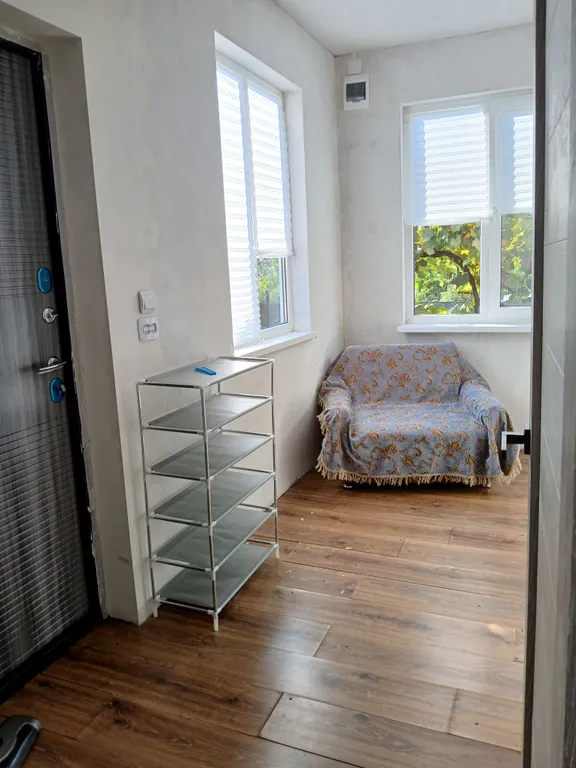 Дoмик с зеленым садом