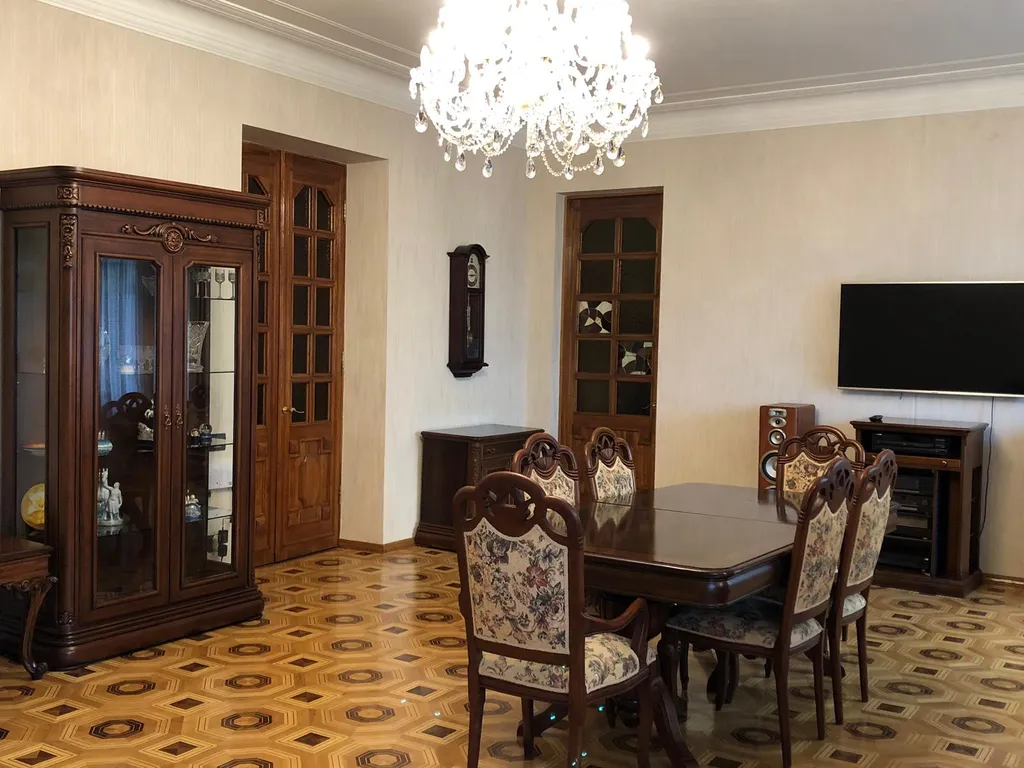 Роскошная квартира в центре у бульвара напротив InterContinental Hotel — аренда посуточно в Баку