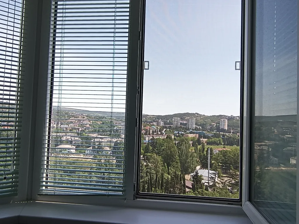 Уютная квартира в спальном районе недалеко от моря, с видом на горы