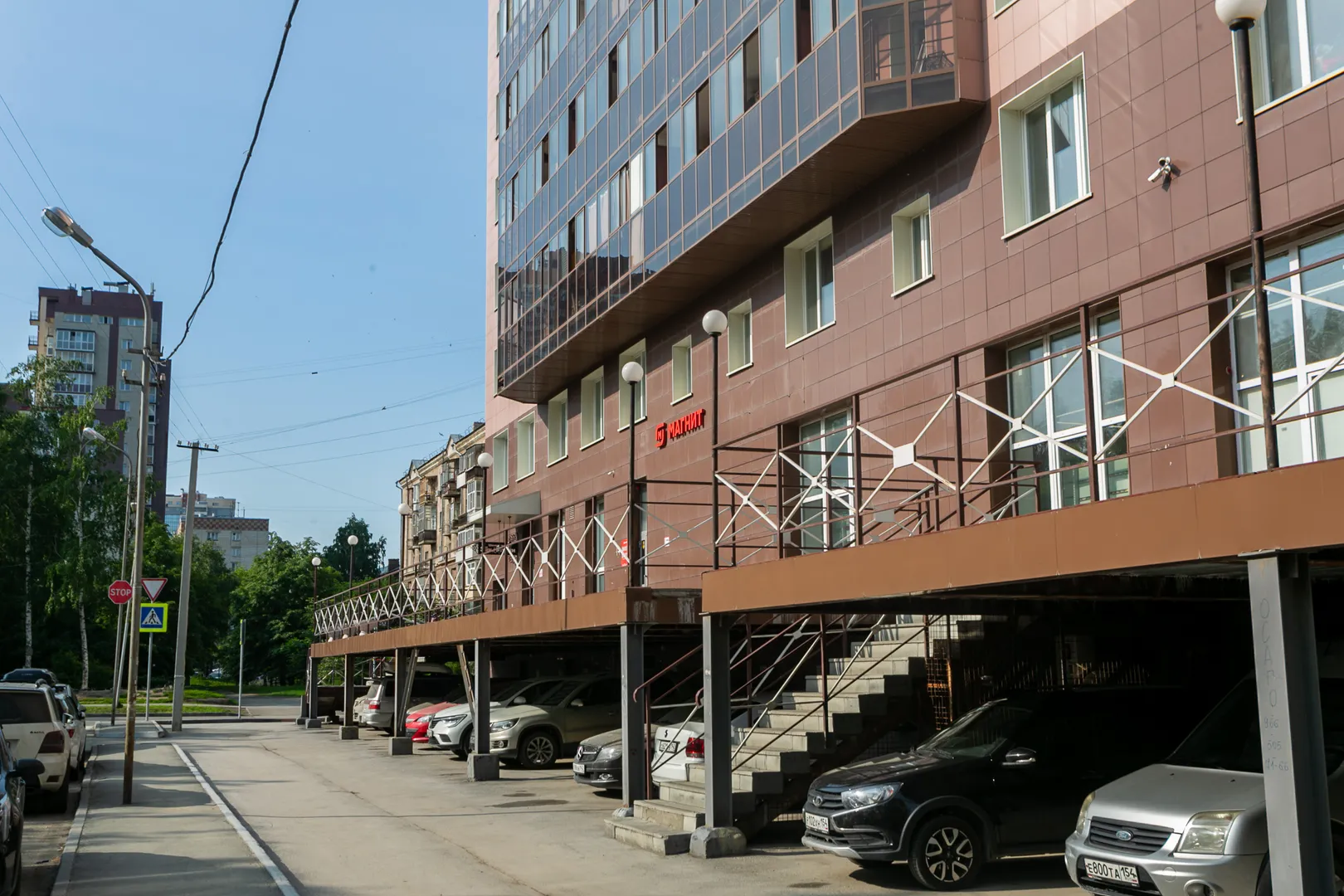 В доме расположен магазин Магнит